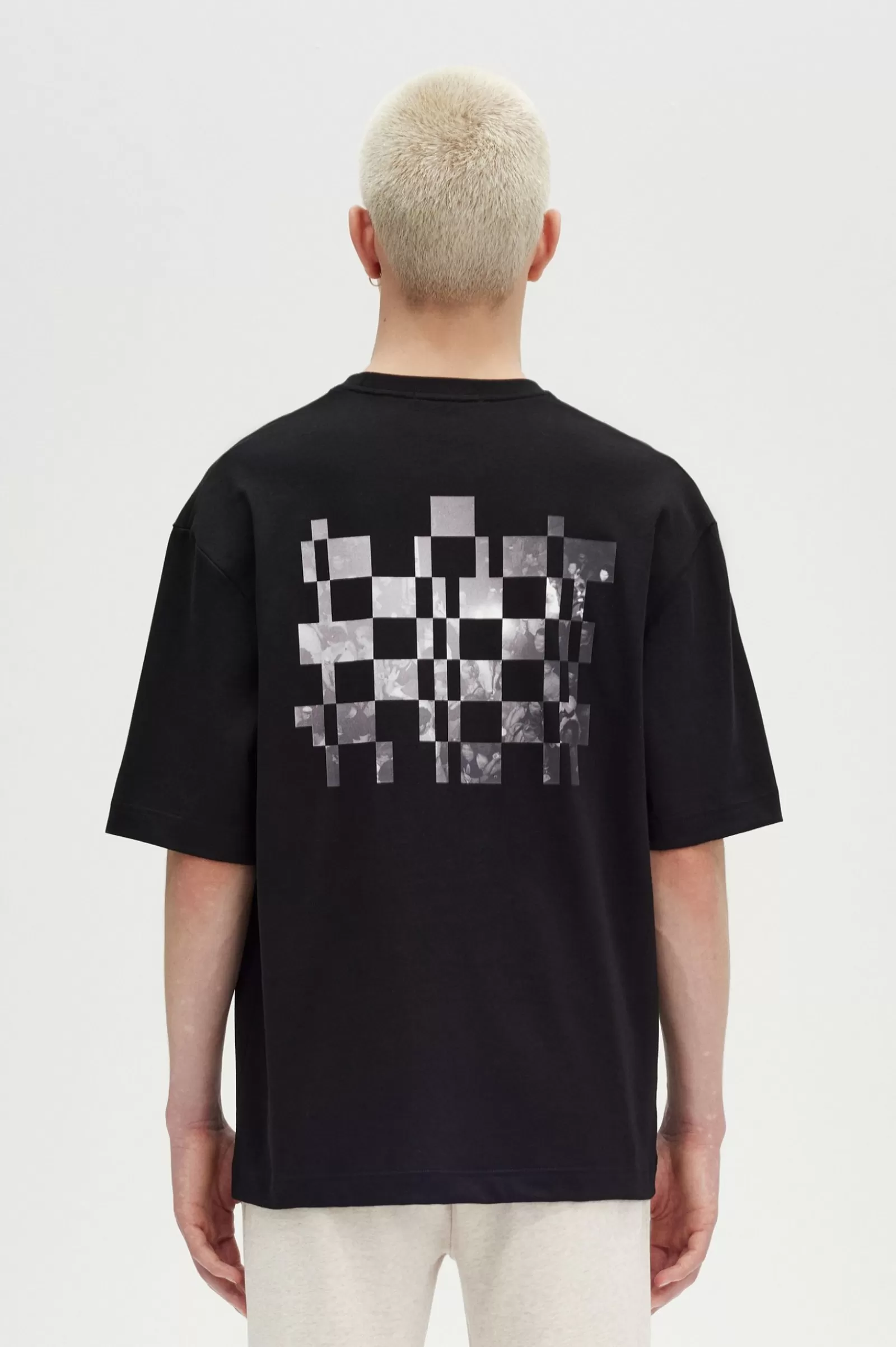 New Crowd Graphic T-Shirt T-Shirts